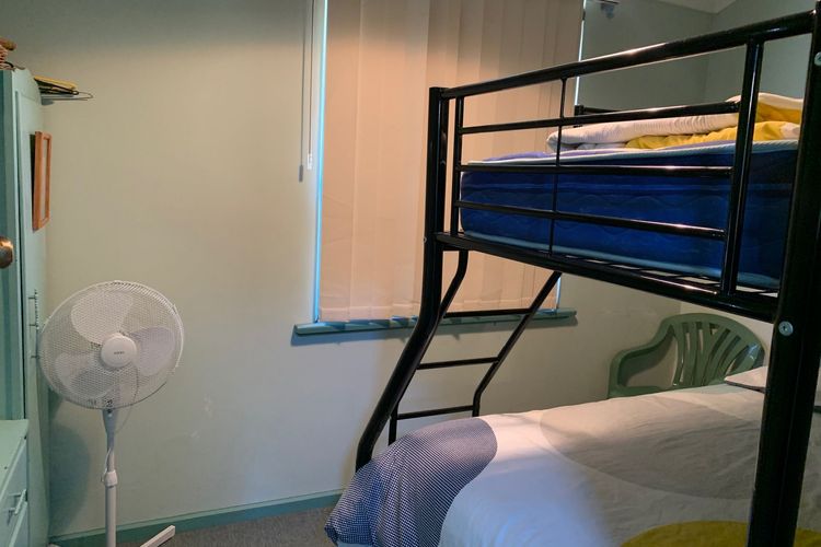 Upstairs Beachfront Unit in Central Location