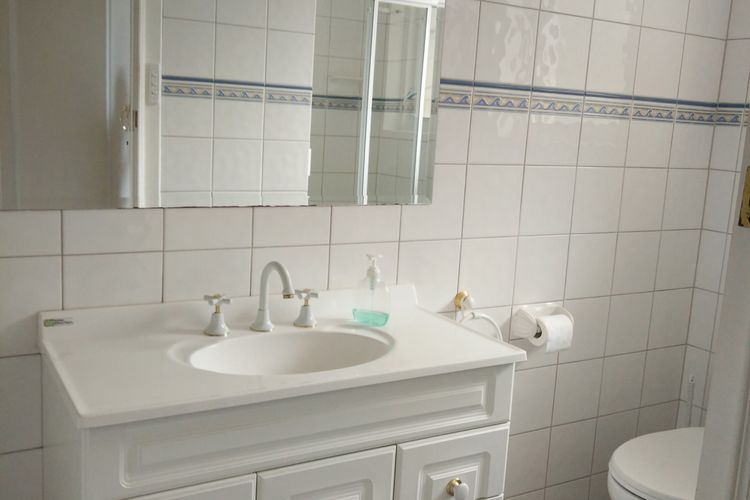 Lovely Unit with Glorious Sea Views