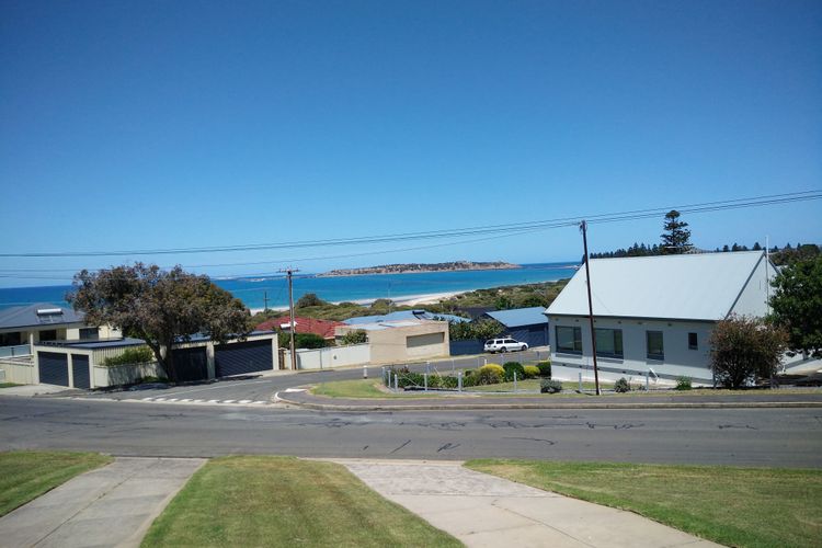 Lovely Unit with Glorious Sea Views