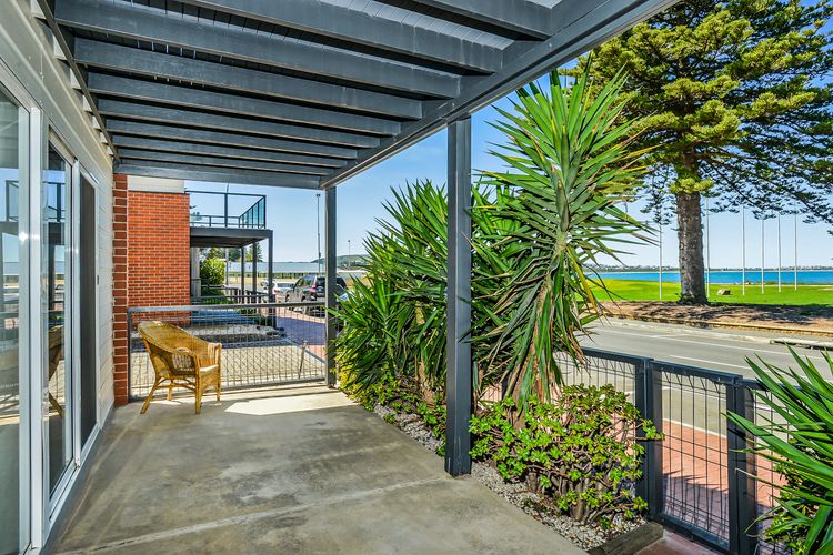 Pine Beach Villa Fabulous Sea Views