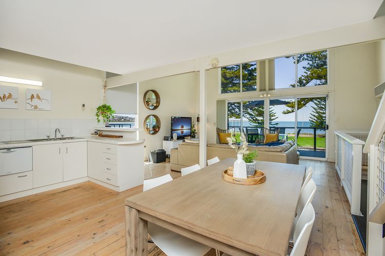 Pine Beach Villa Fabulous Sea Views