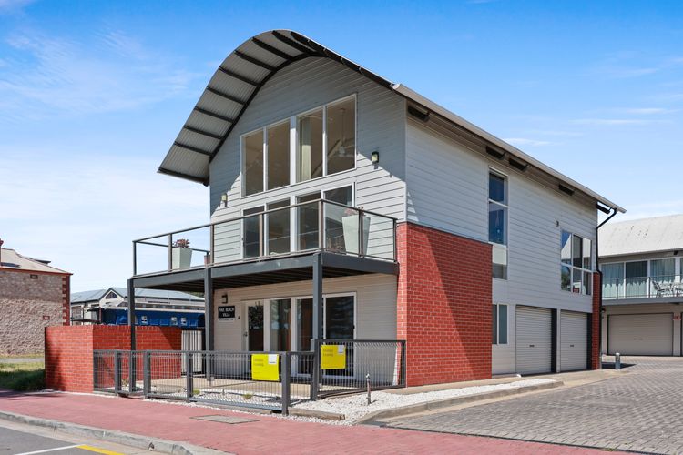 Pine Beach Villa Fabulous Sea Views