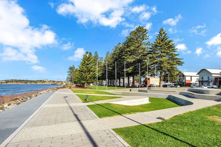 Fantastic Beachside Townhouse