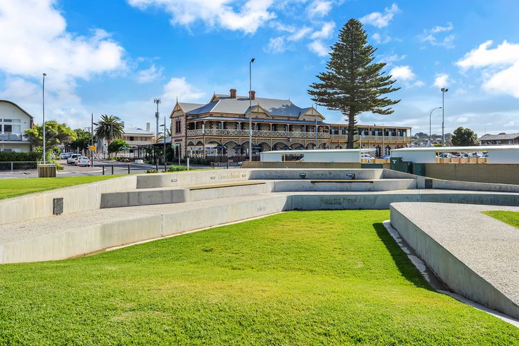Fantastic Beachside Townhouse