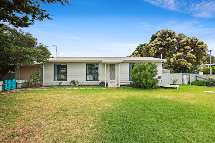 Hazel House, 2 Hazel St, Goolwa Beach