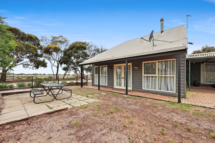 Sunshine Villa  – 484 Kessell Rd, Middleton