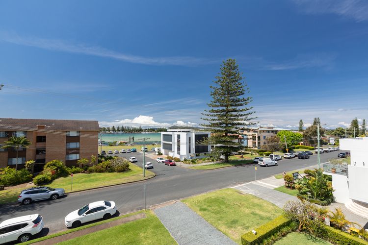 Coastal Retreat – Champagne Court 10