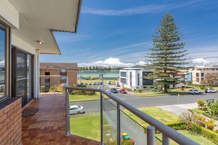 Coastal Retreat – Champagne Court 10