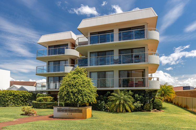 Coastal Retreat – Champagne Court 10