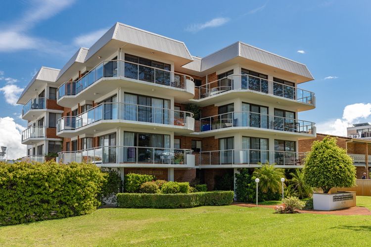 Coastal Retreat – Champagne Court 10