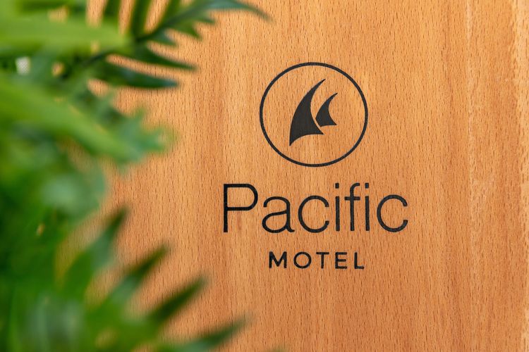 Pacific Motel 05