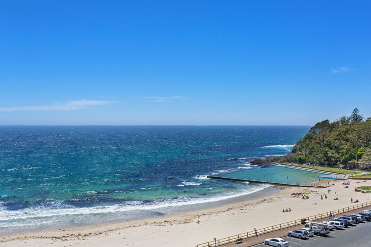 Ebbtide 38 – On The Beach!