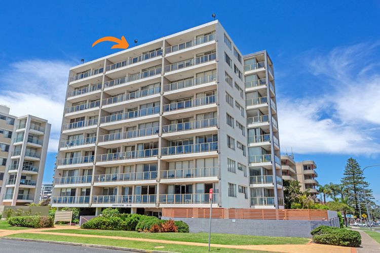 Ebbtide 38 – On The Beach!