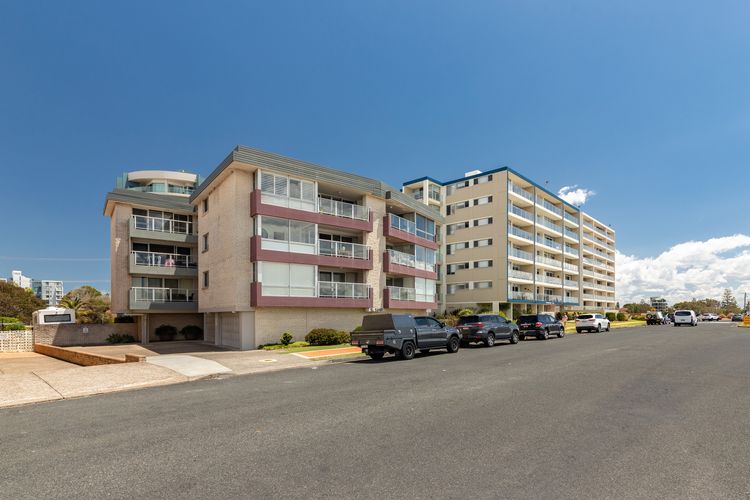 El Sandi 3 – On The Beach!