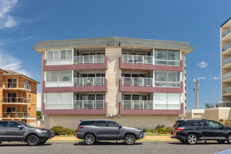 El Sandi 3 – On The Beach!