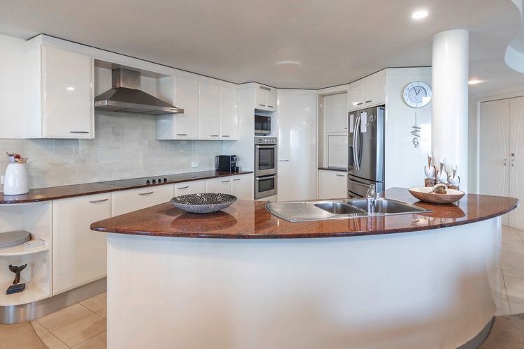 Le Point 702 – Luxury and Views!