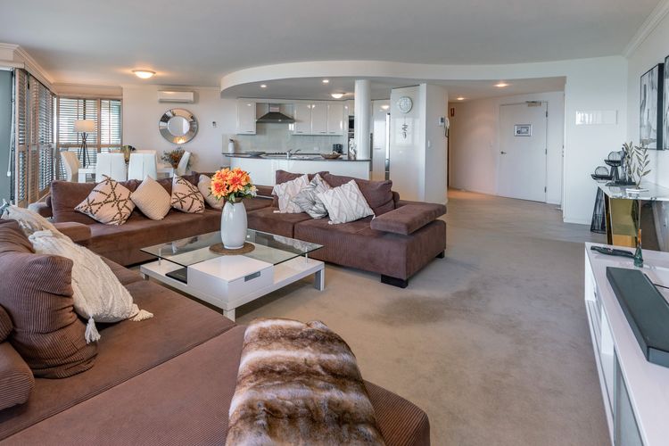 Le Point 702 – Luxury and Views!