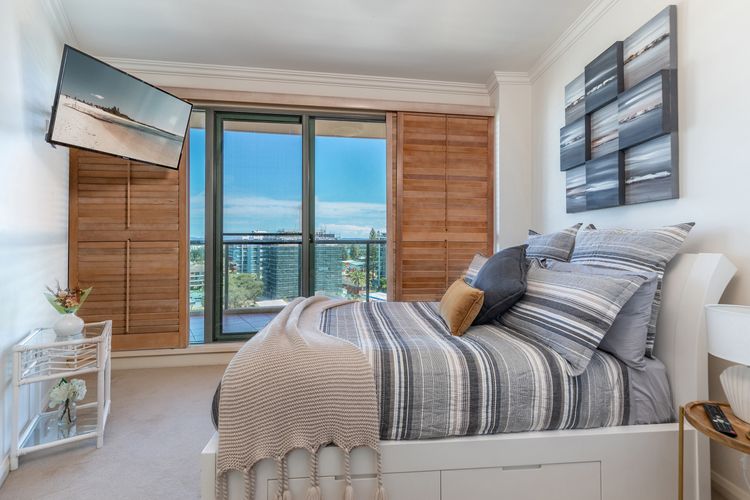 Le Point 702 – Luxury and Views!