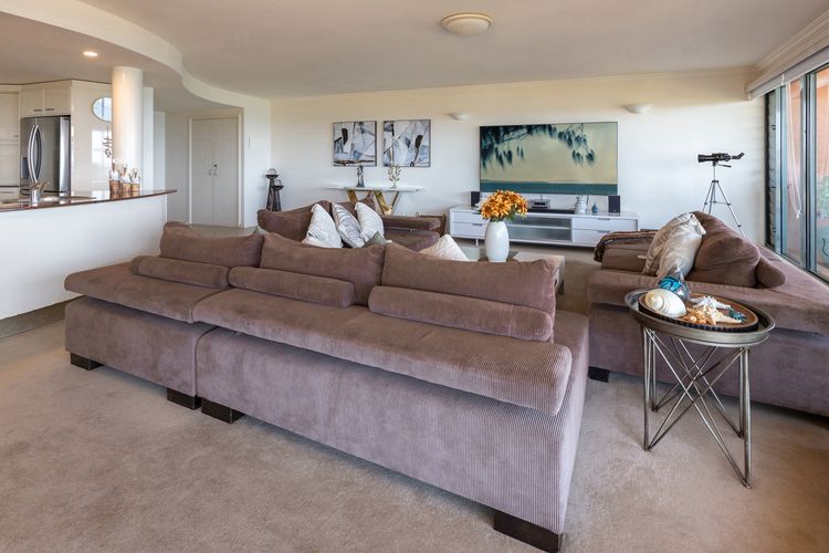 Le Point 702 – Luxury and Views!