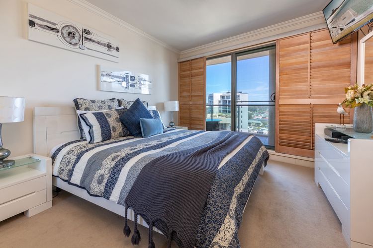 Le Point 702 – Luxury and Views!