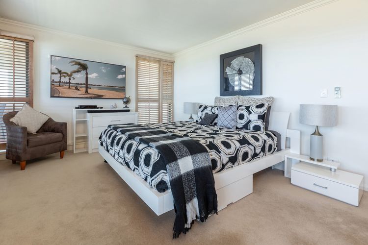 Le Point 702 – Luxury and Views!