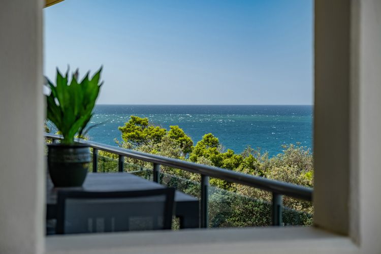 Le Point 702 – Luxury and Views!