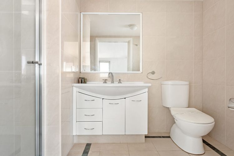 Le Point 702 – Luxury and Views!