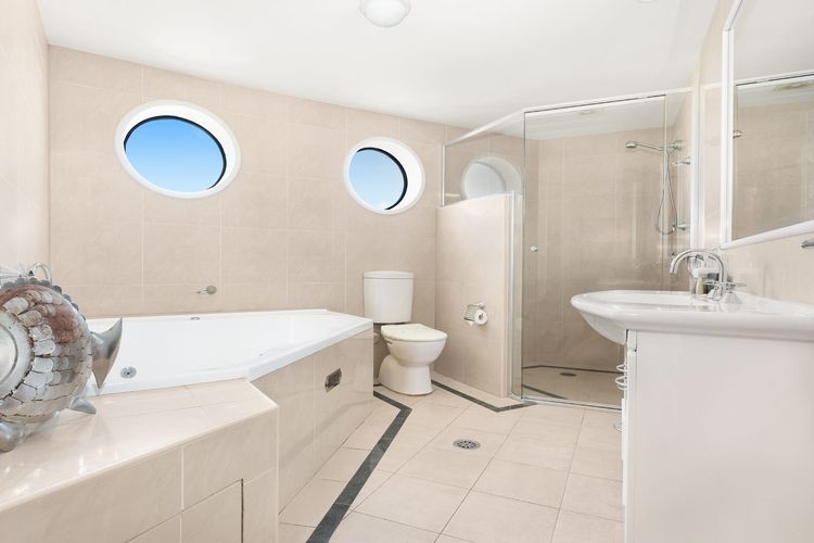 Le Point 702 – Luxury and Views!