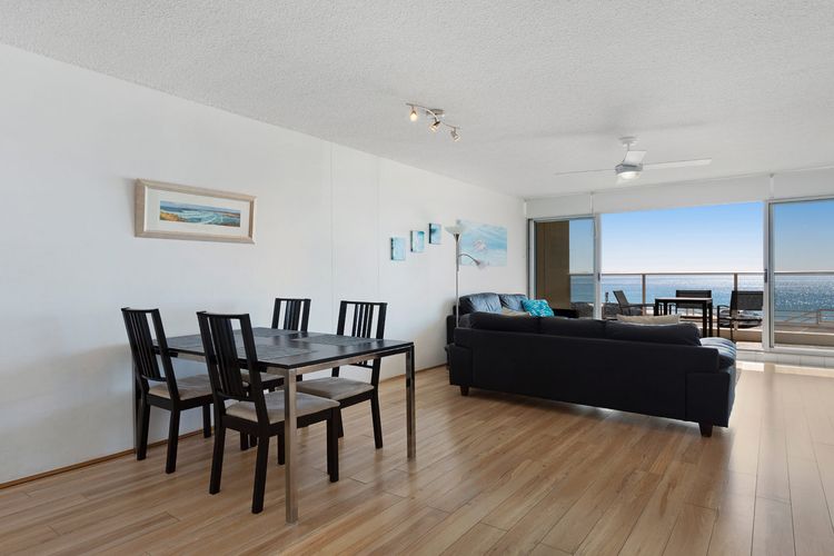 Oceanic 2 – On Main Beach!