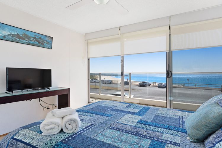 Oceanic 2 – On Main Beach!