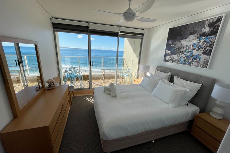 Oceanic 28 – On The Beach!