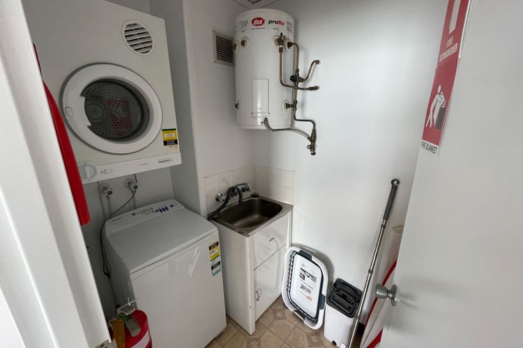 Oceanic 28 – On The Beach!