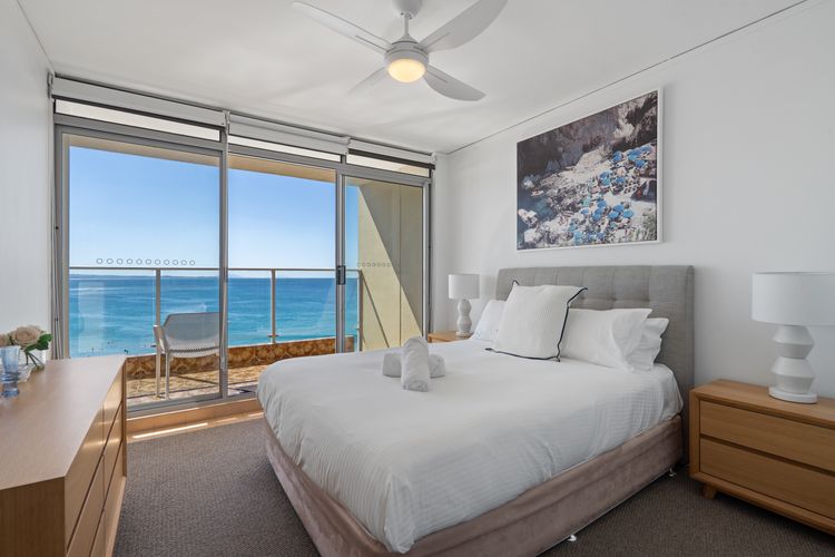 Oceanic 28 – On The Beach!