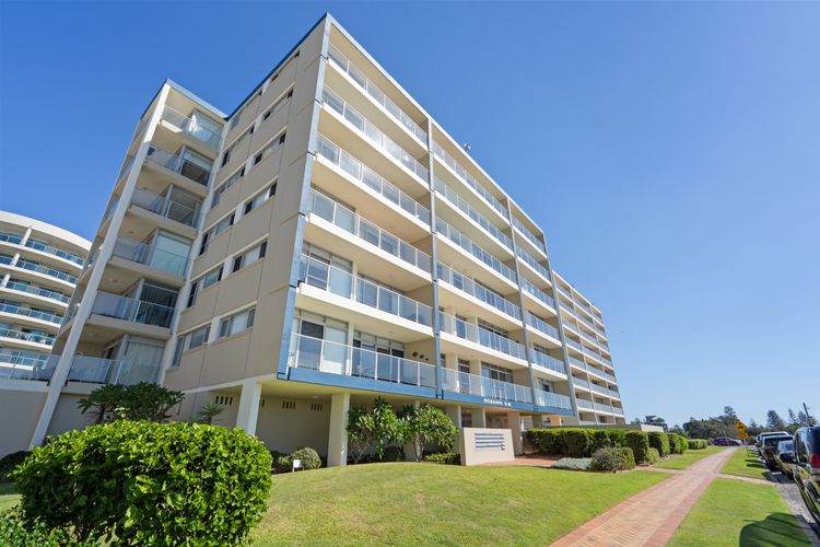 Oceanic 28 – On The Beach!