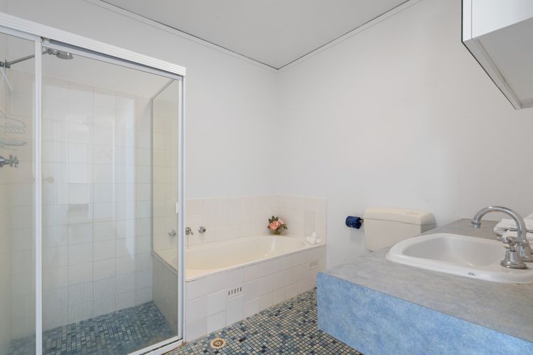 Oceanic 28 – On The Beach!