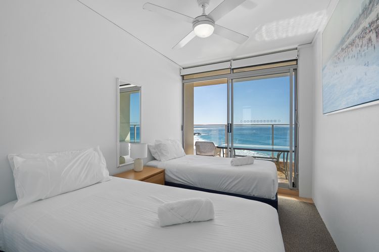 Oceanic 28 – On The Beach!