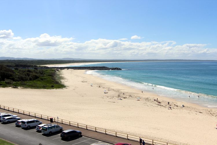 Oceanic 28 – On The Beach!