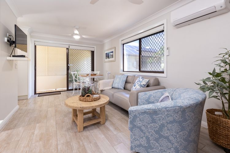 Little Goldens @ Fays