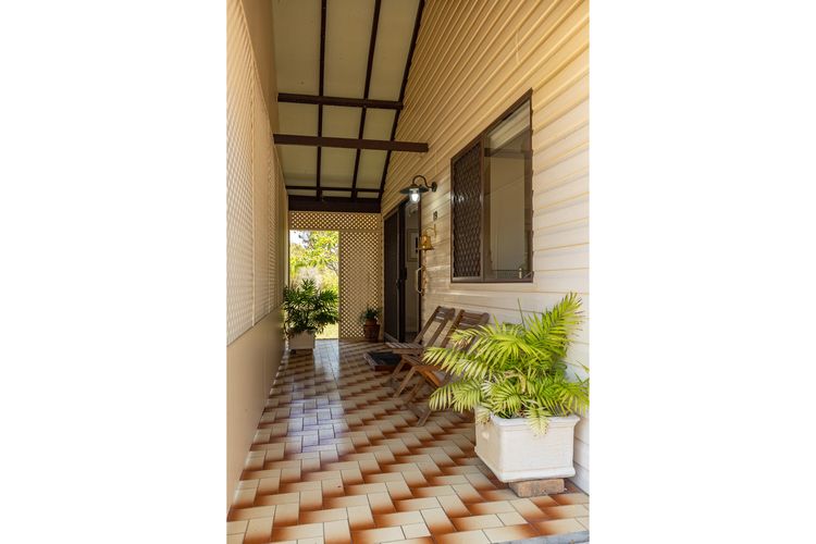 Little Goldens @ Fays