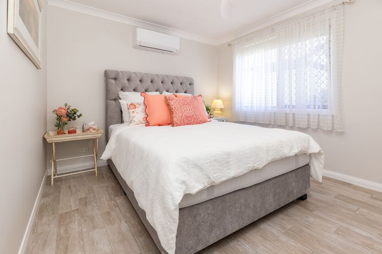 Little Goldens @ Fays