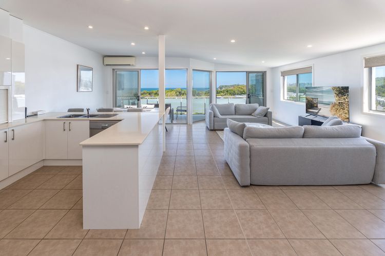 16/21A Red Head Road