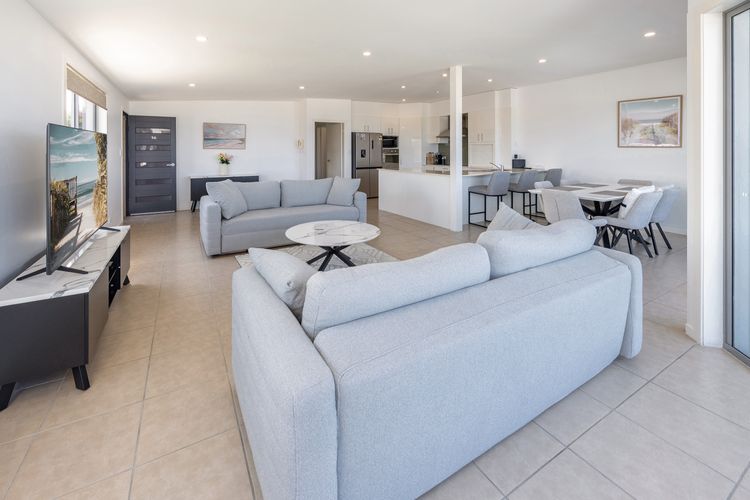 16/21A Red Head Road