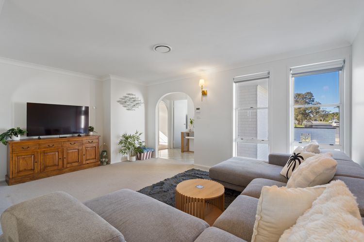 4 Murray Avenue