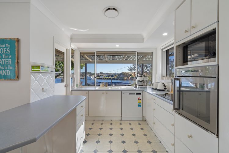4 Murray Avenue