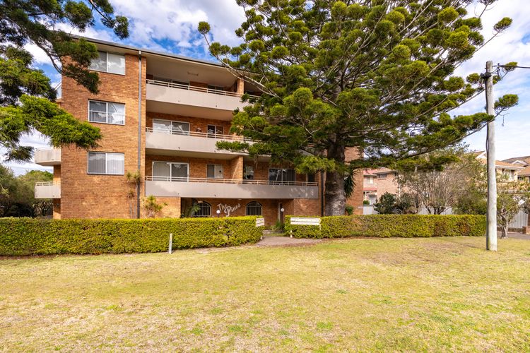 The Pines Coastal Retreat | Walk to Beach, BBQ, Sleeps 6