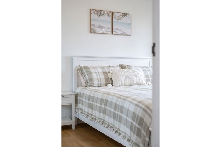 The Pines Coastal Retreat | Walk to Beach, BBQ, Sleeps 6