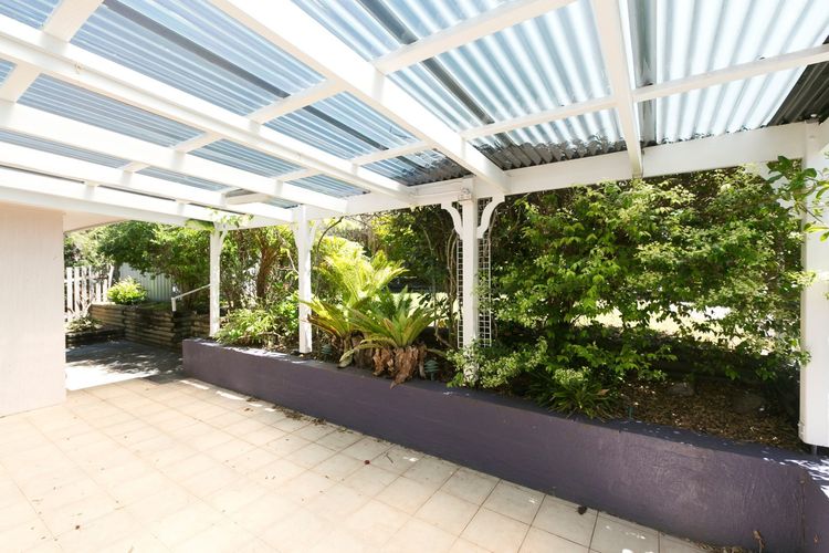 Stylish Coastal Charm at 15 Seaview Street