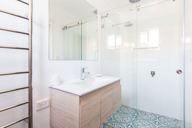 Stylish Coastal Charm at 15 Seaview Street