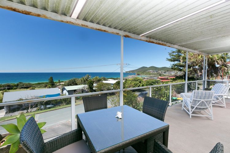 Stylish Coastal Charm at 15 Seaview Street