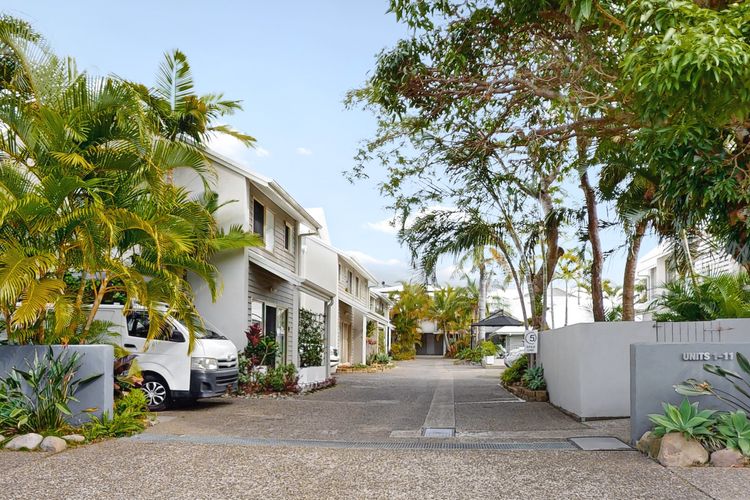 6 Pelican Beach Resort